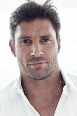 Manu Bennett